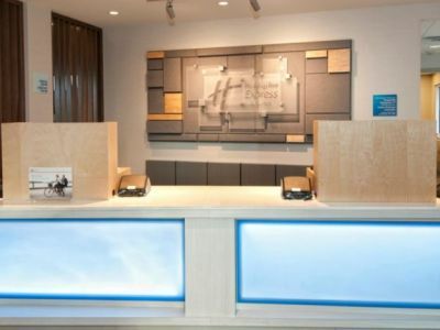 Express & By Ihg 2*
