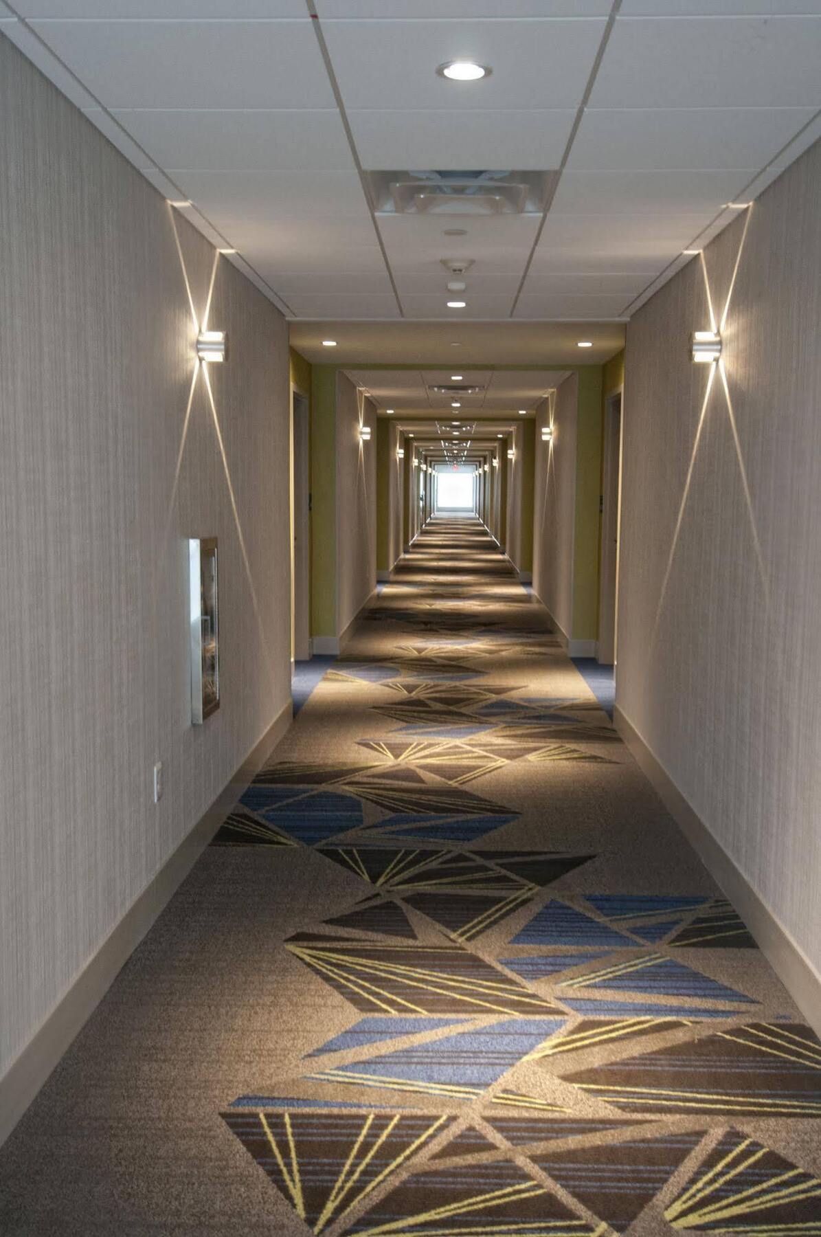Express & By Ihg Hotel 2*